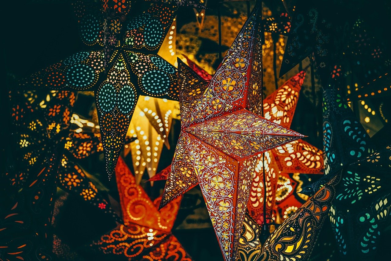 stars, lanterns, lighting, christmas lanterns, illuminated, decorations, christmas decorations, colorful, flea market, christmas market, stand, sales stand, stall, sale, christmas, advent, christmas time, christmas background, happychristmas, christmas wallpaper, christmas, christmas, christmas, christmas, christmas, christmas background
